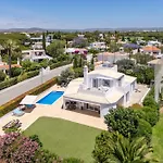Willa Benjamin - Vale do Lobo